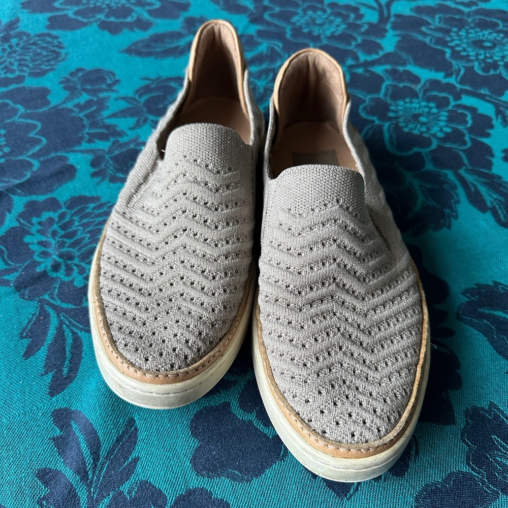Ugg Women’s 6 Sneakers Slip On Silver Breathable Spring Summer Office Business